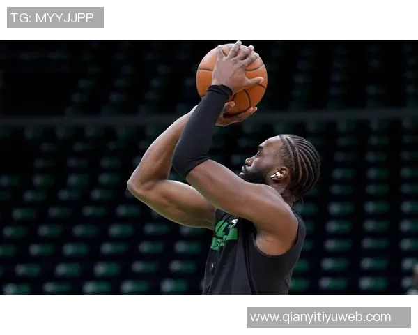 杰伦布朗坚定信念不懈努力助力队友提升表现 杰伦布朗坚定信念不懈努力助力队友提升表现